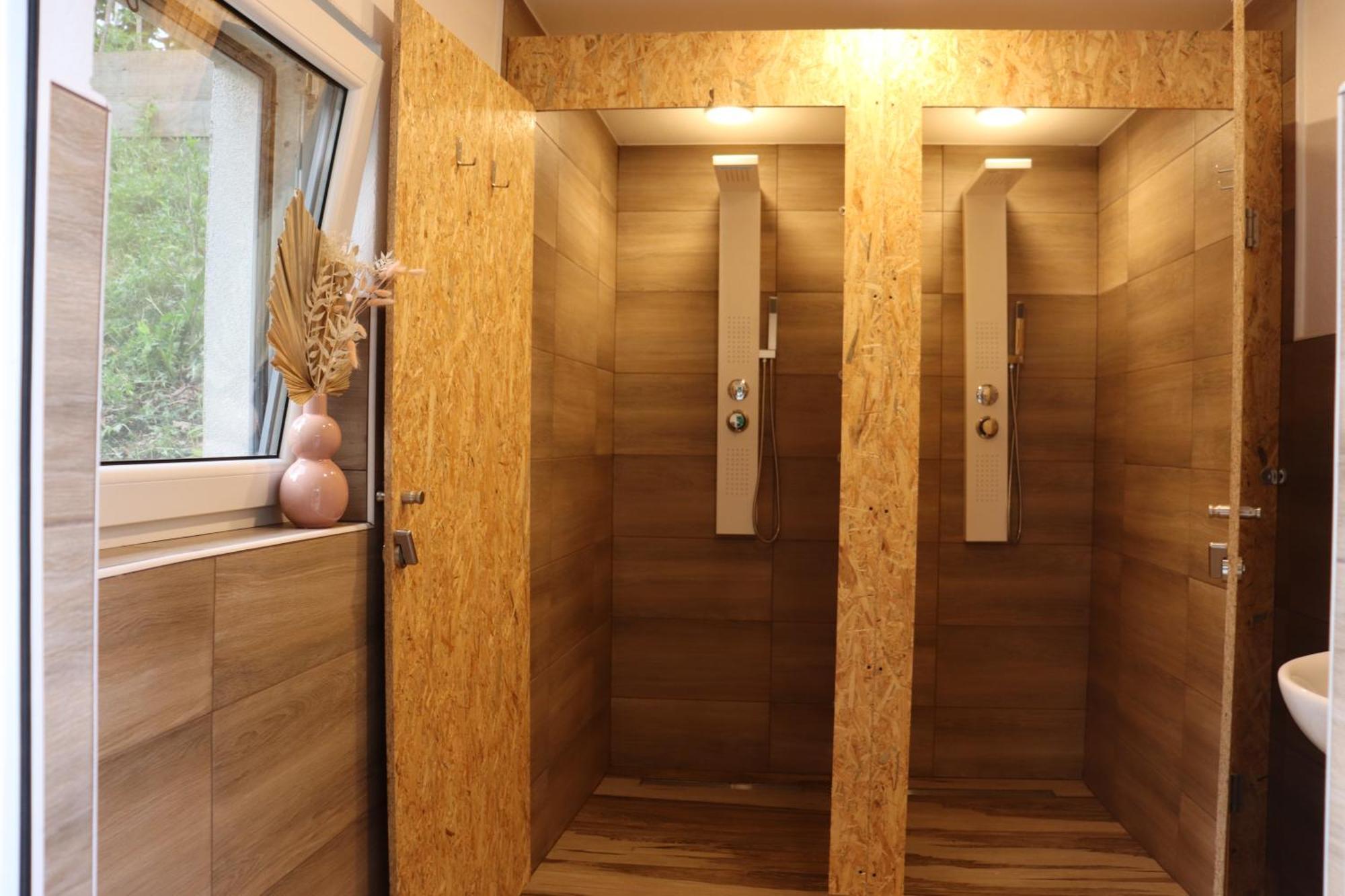 T'Glamp Bee House Hotell Rovte Exteriör bild